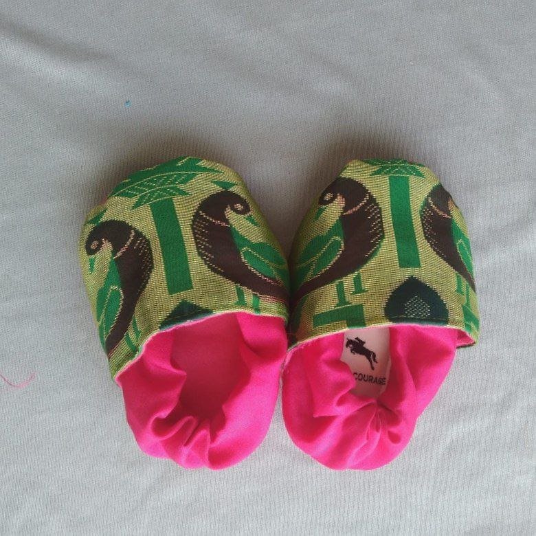 Baby Paithani Fabric Shoes color pink - WEAR COURAGE